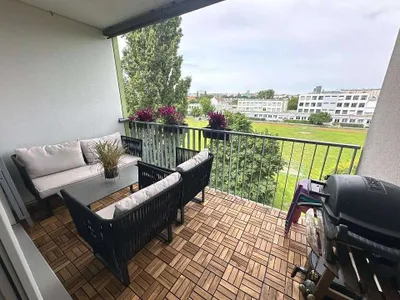 PROVISIONSFREIE // stilvolle, ruhige Wohnung mit Loggia und Grünblick!