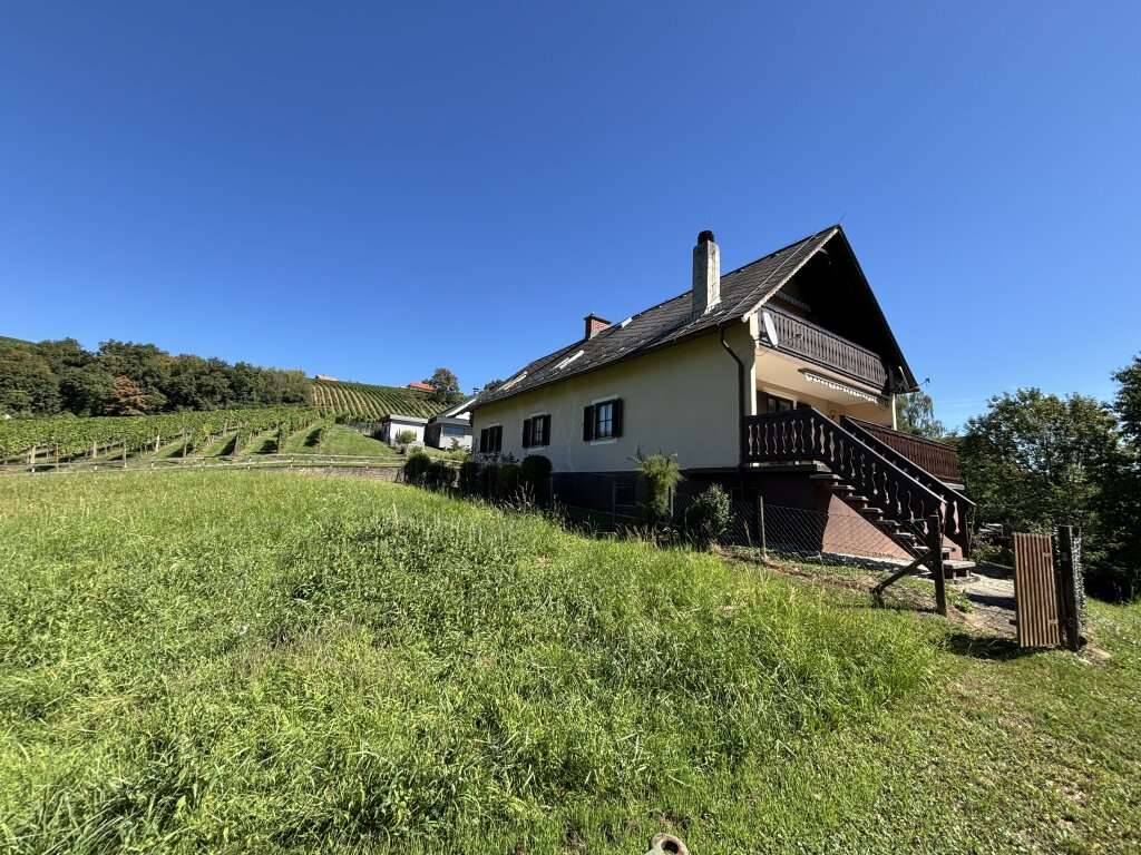 Geräumiges Haus am Klöchberg, mit 7 Zimmer und Blick in die Weinberge - Ansicht 2