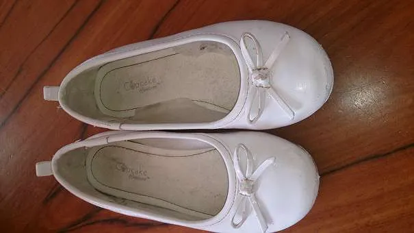 Bild 1 von 2 - Weisse Ballerina mit Riemchen - Größe 26