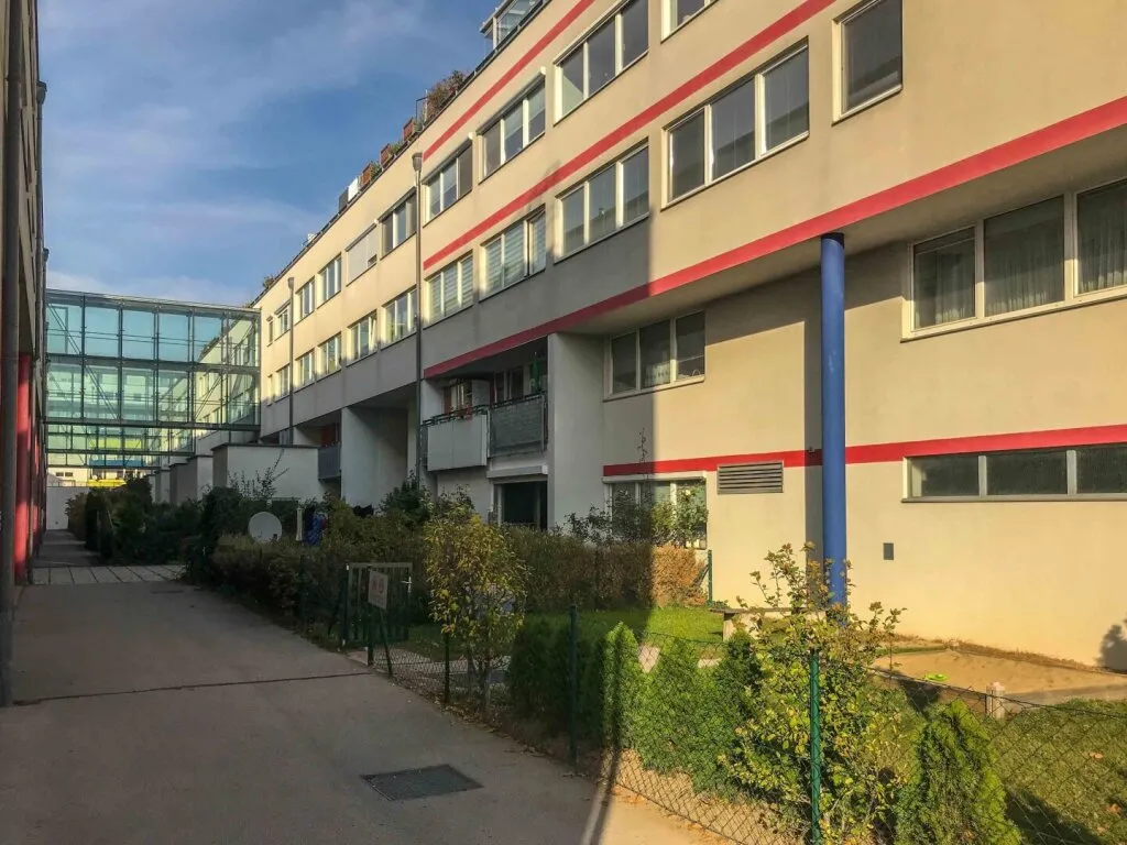 PROVISIONSFREI VOM EIGENTÜMER! TIEFGARAGENPLATZ NÄHE U6 PERFEKTASTRASSE - STIPCAKGASSE 18-22! - Ansicht 3