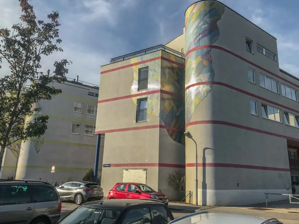 PROVISIONSFREI VOM EIGENTÜMER! TIEFGARAGENPLATZ NÄHE U6 PERFEKTASTRASSE - STIPCAKGASSE 18-22! - Ansicht 2