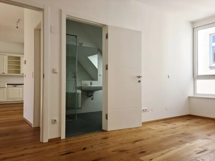 Sonnendurchflutete Dachgeschosswohnung mit Terrasse in bester Innenstadtlage - KEIN MAKLER/ Privatvermietung - Widok 3