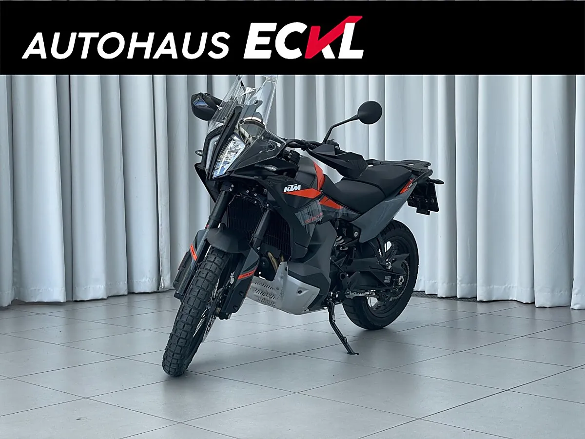 KTM 890