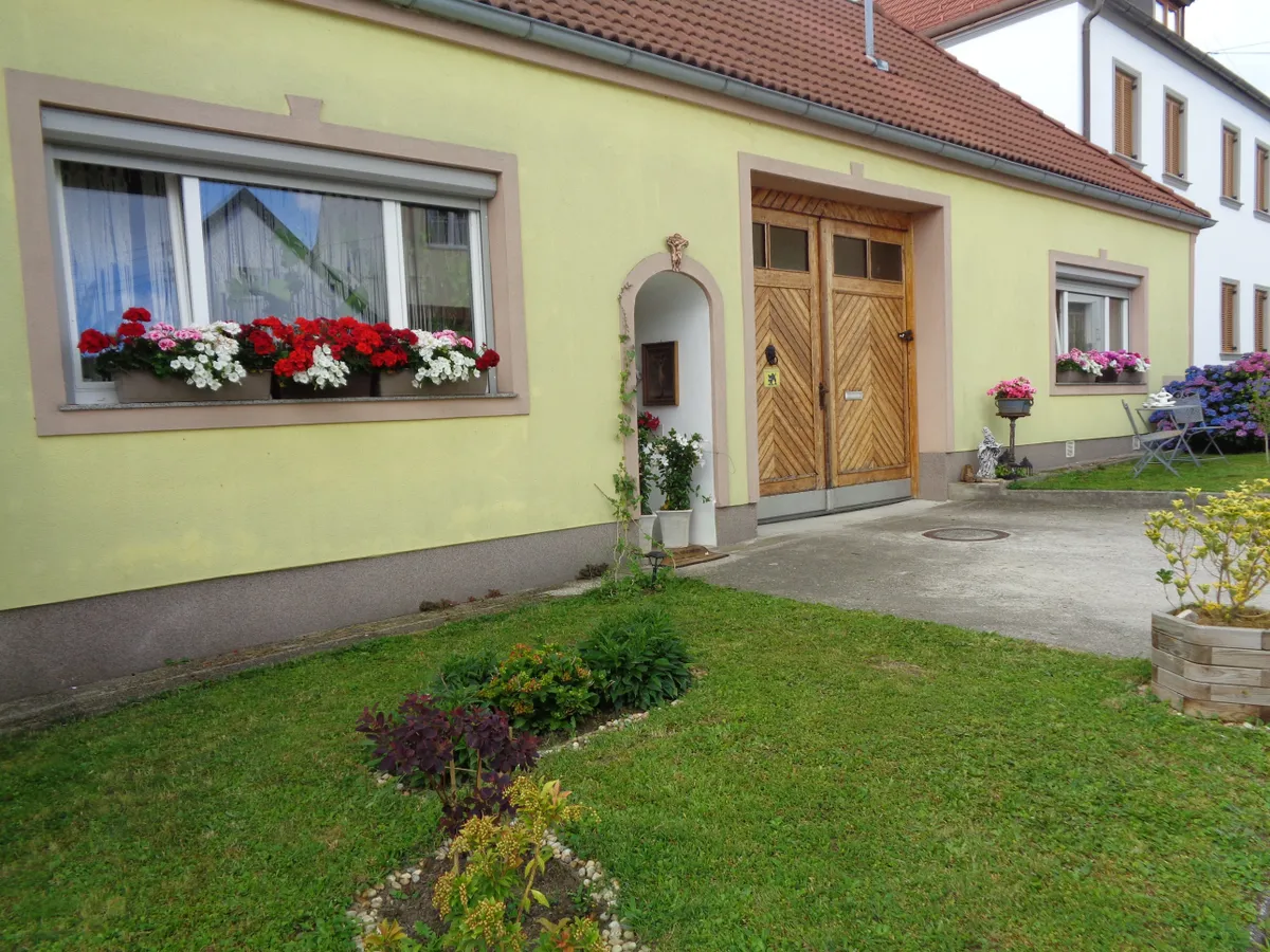 Großzügiges Landhaus - Ferienhaus mit Innengarten im Vierkanthof-Charakter in Weingraben/ Naturpark Landseer Berge für Sicherheit und Ruhesuchende - Widok 2