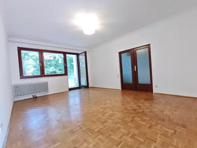 Absolute Ruhelage im Hinterhaus: 3-Zimmer-Wohnung mit Loggia & Einzelgarage
