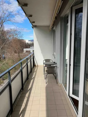 Moderne 2 Zimmer Wohnung mit Balkon – Bild 3
