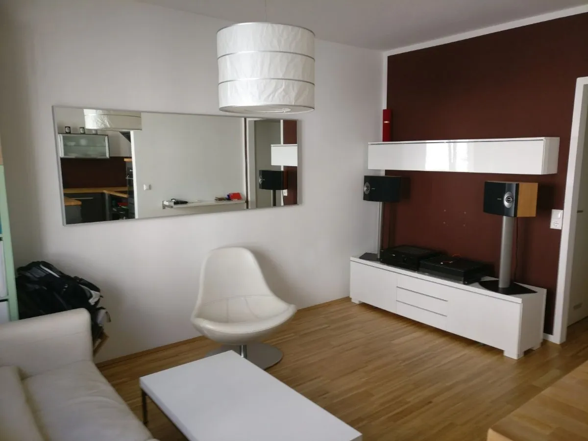 Schöne und gemütlich möblierte Zweizimmerwohnung in zentraler und doch ruhiger Lage perfekt für Singles - Ansicht 3