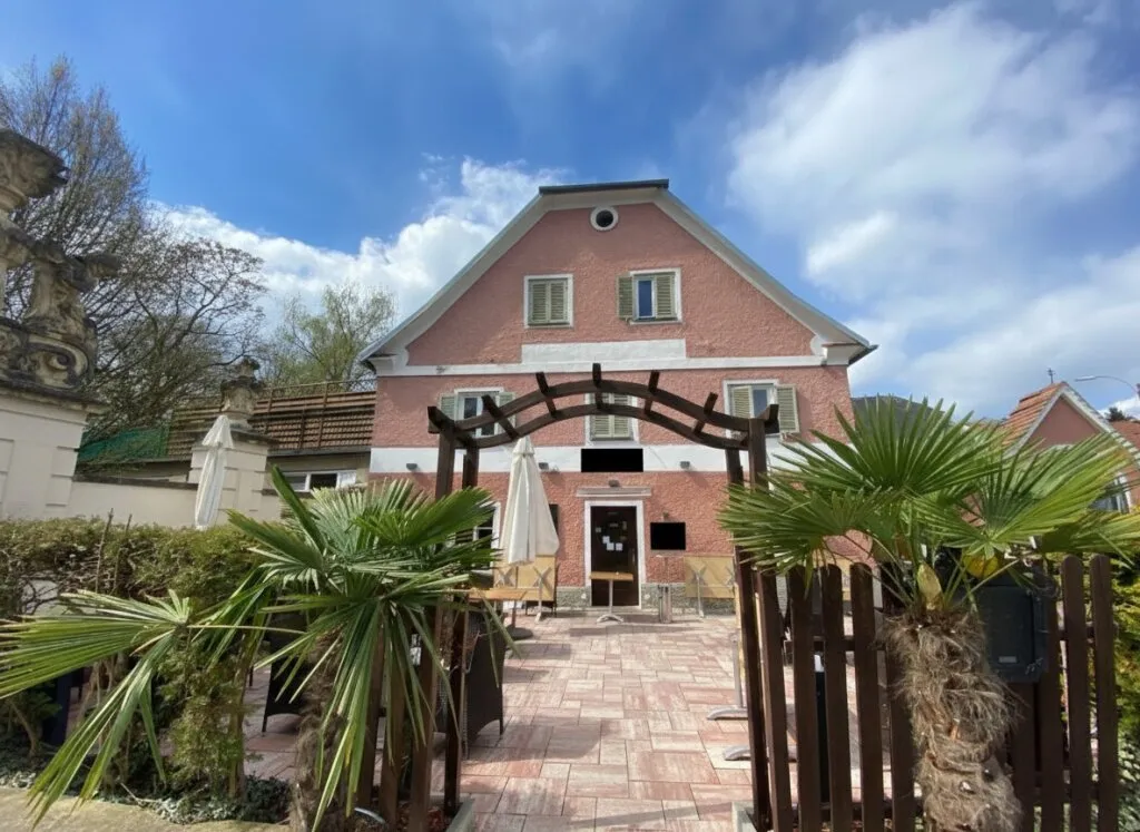 Gut erhaltenes 3-geschossiges Zinshaus in ruhiger Lage in der Nähe vom Einkaufszentrum Murpark, Graz