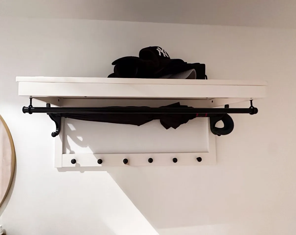 Hemnes IKEA Hutablage, € 30,- (1050 Wien)