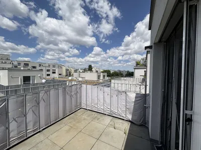 Moderne, klimatisierte 2-Zimmer-Dachgeschosswohnung mit Terrasse - in der Koloniestraße