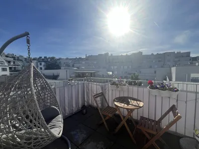 Moderne, klimatisierte 2-Zimmer-Dachgeschosswohnung mit Terrasse - in der Koloniestraße