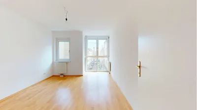 Helle 2 Zimmer Wohnung mit Tiefgarage (nicht WG-geeignet) – Bild 2