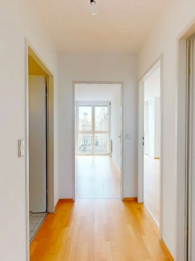 Helle 2 Zimmer Wohnung mit Tiefgarage (nicht WG-geeignet) - Ansicht 3