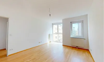 Helle 2 Zimmer Wohnung mit Tiefgarage (nicht WG-geeignet)