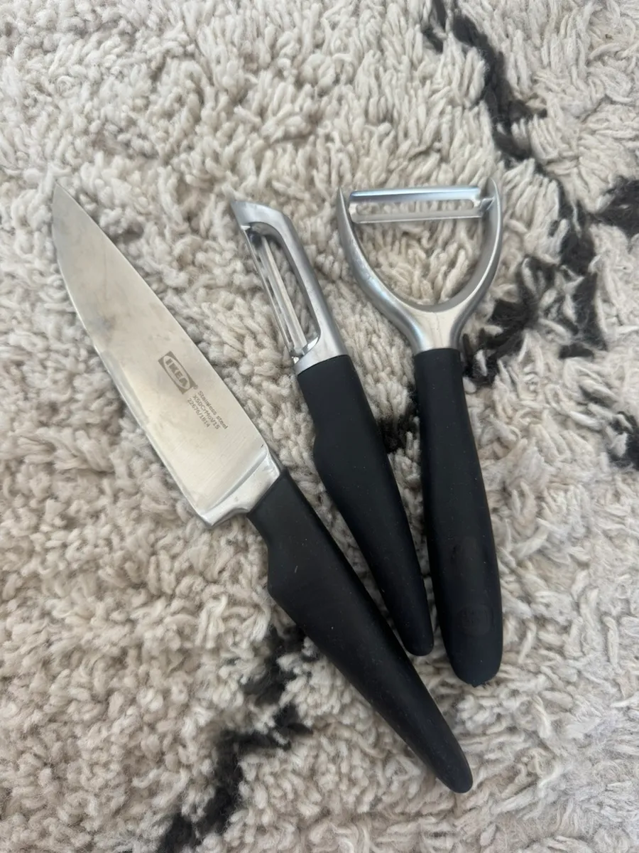 IKEA 3-teiliges Küchenhelfer-Set: Kochmesser & 2 Sparschäler (IKEA 365+ / VÄRDEFULL), € 9,- (1180 Wien)