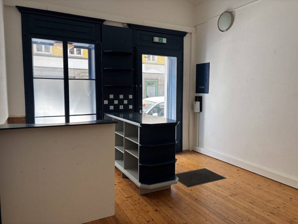 Vielseitig nutzbares Geschäftslokal mit beheizbarem Kellerraum nahe Mariahilfer Straße, Wien