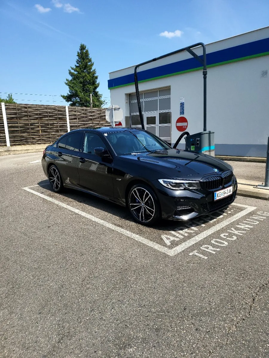 BMW 3 Series 2022 photo 2