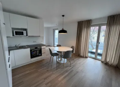1210! Hübsche Garconniere mit Balkon! – Bild 3