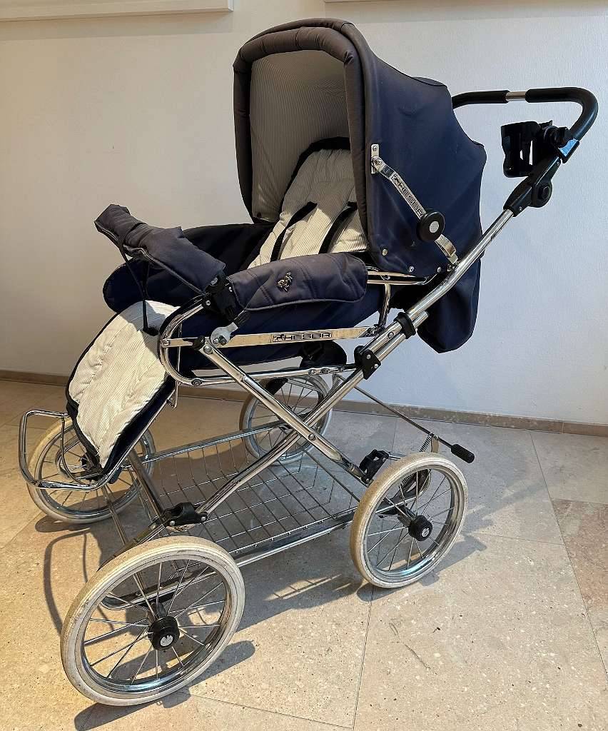 Hesba Corrado Lady Kinderwagen Retro im Blau,  100,- (5026 Salzburg) -  willhaben