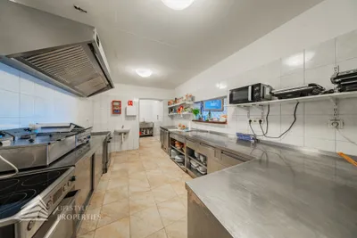 8-Zimmer-Gewerbeimmobilie mieten in Bruck-Mürzzuschlag – 1 390 m², € 5.300 – Bild 14 von 98