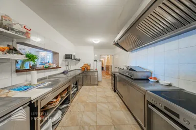 8-Zimmer-Gewerbeimmobilie mieten in Bruck-Mürzzuschlag – 1 390 m², € 5.300 – Bild 15 von 98