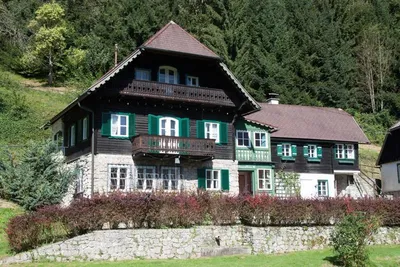 9-Zimmer-Haus kaufen in Gmunden – 180 m²