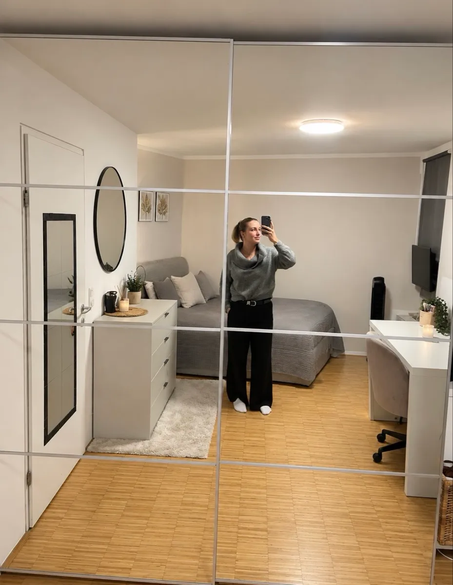 Ikea Pax Schrank mit Spiegel- Schiebetüren, € 550,- (6020 Innsbruck)