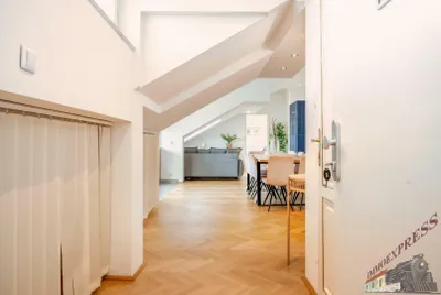 Eyecatcher- Wohnung ab sofort verfügbar - unbefristeter Vertrag -4 getrennt begehbare Zimmer plus großzügiges Wohnzimmer mit Küche - im Dachgeschoß - inkl. Heizkosten & Warmwasser – Bild 2