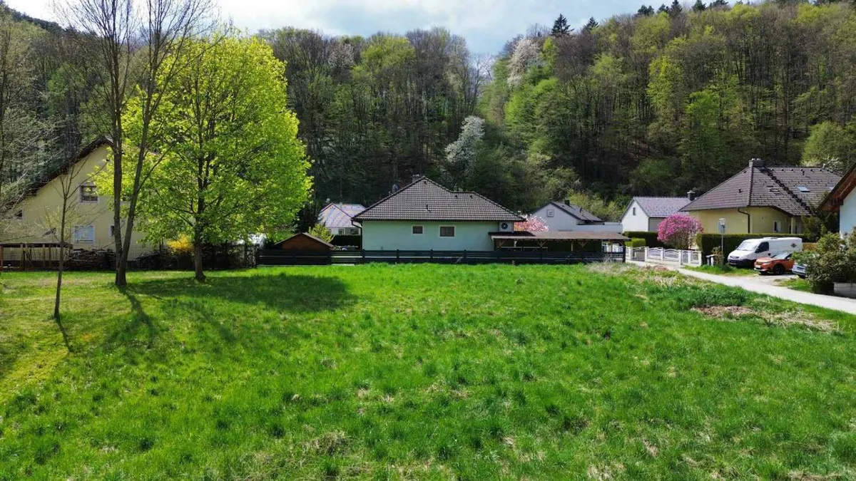Idyllisch gelegen im Wienerwald ++Aufgeschlossenes Baugrundstück in Alland - Ansicht 2