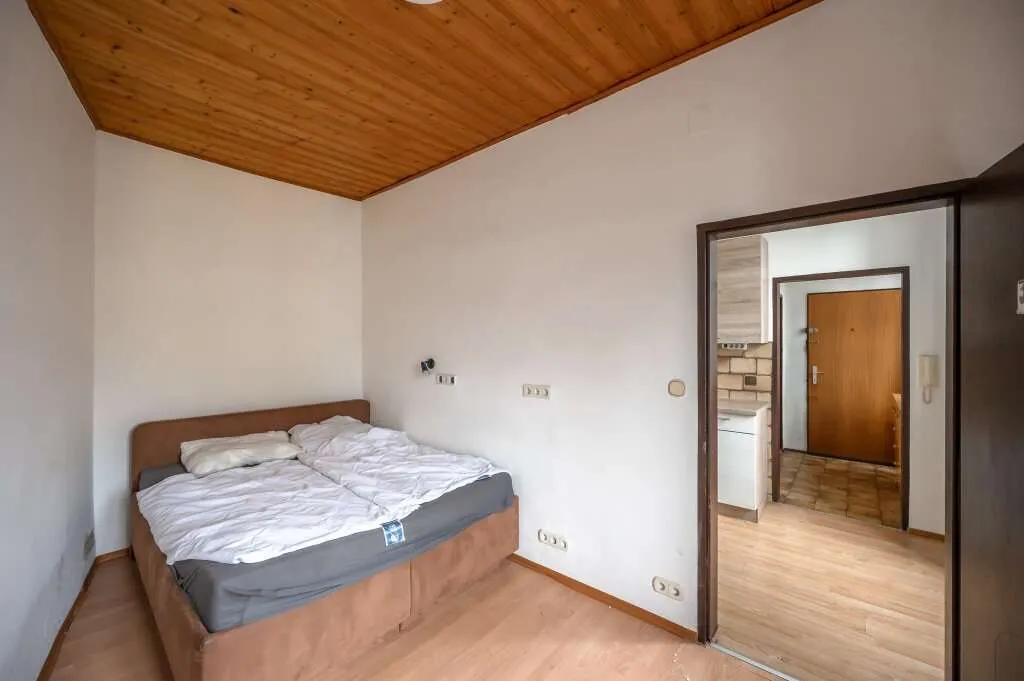 ++1120++ Ihr Projekt im Herzen der Stadt - sanierungsbedürftige 3,5-Zimmer Altbauwohnung mit Balkonoption - Ansicht 2