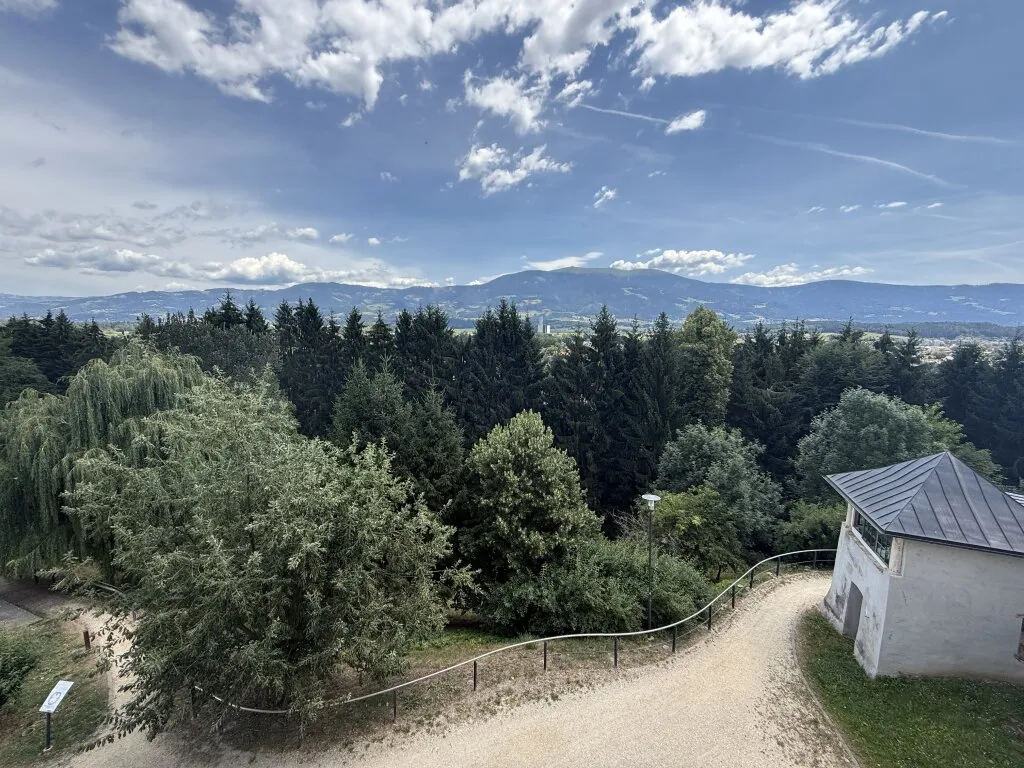 Charmante 2-Zi-Wohnung in St. Andrä, gepflegt, Fernblick, Top Lage für 74.000 EUR – pohled 2