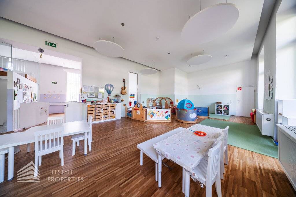 Großzügiger Kindergarten mit Gartenbereich - Ansicht 2