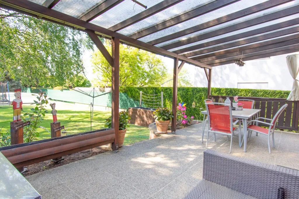 GEPFLEGTES EINFAMILIENHAUS MIT GROßEM GARTEN - ODER HERRLICHER BAUGRUND FÜR IHR NEUES TRAUMHAUS! - Ansicht 2