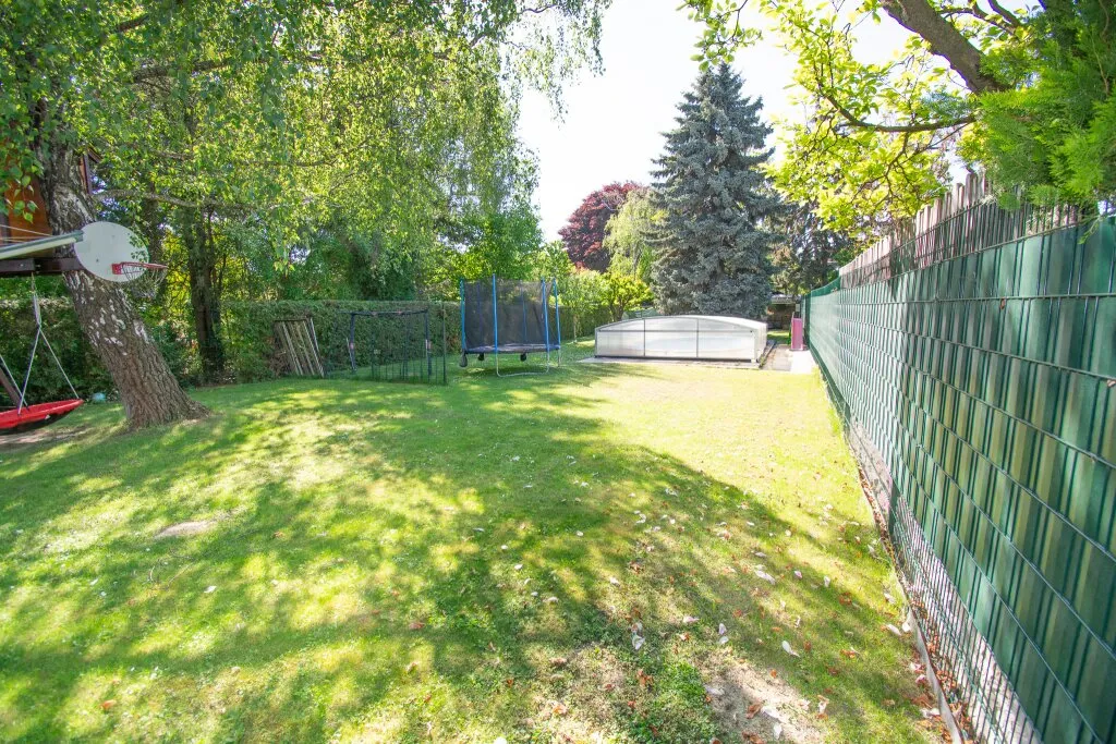 GEPFLEGTES EINFAMILIENHAUS MIT GROßEM GARTEN - ODER HERRLICHER BAUGRUND FÜR IHR NEUES TRAUMHAUS! - Ansicht 3