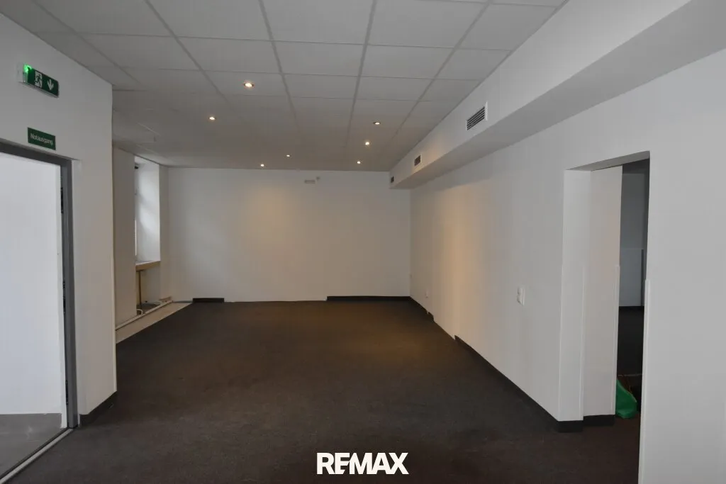 Zentrale Gewerbefläche für Büro oder Praxis in Amstetten - View 3