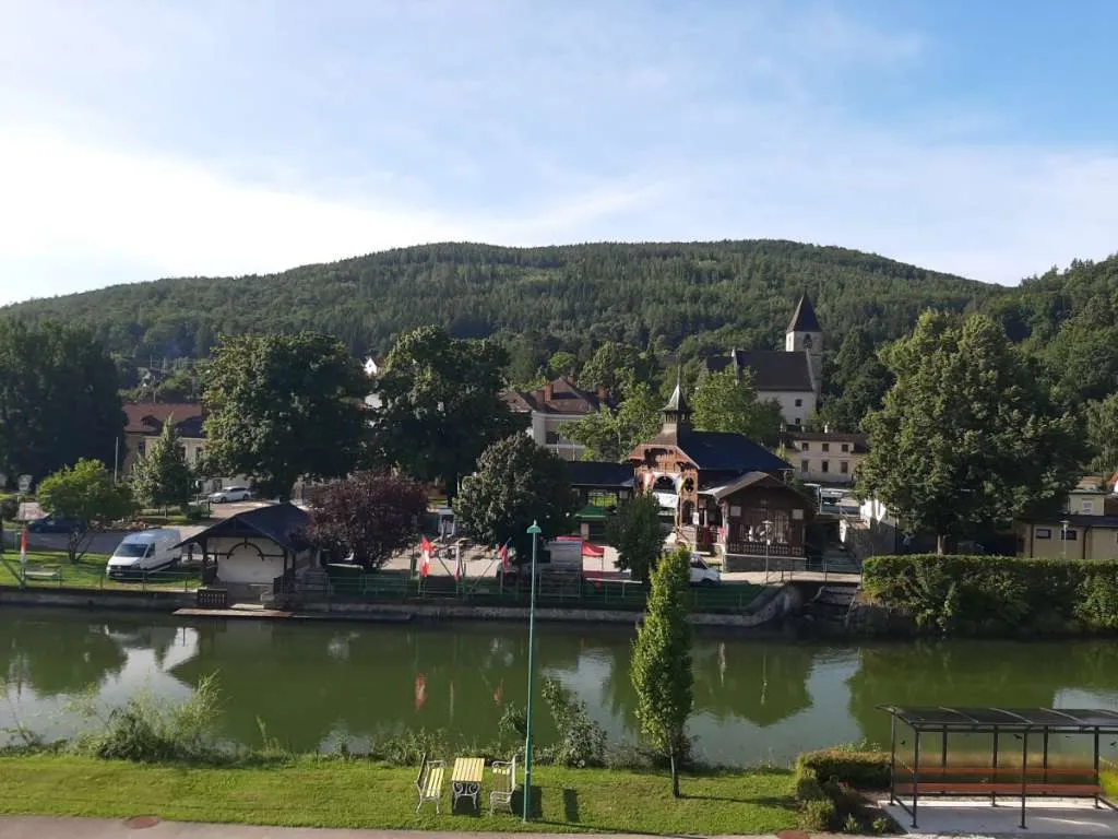 Geräumige, helle Wohnung im Ortskern - Ansicht 2
