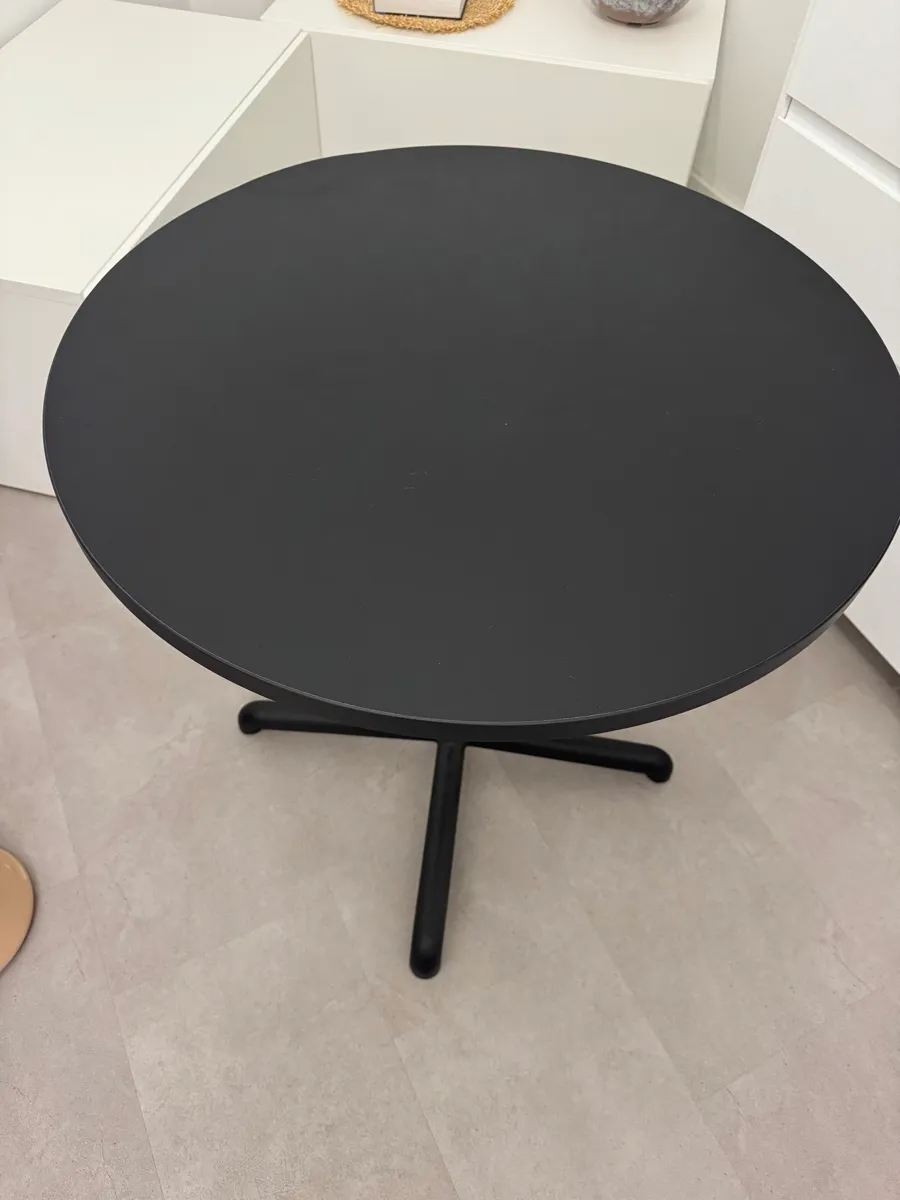 Ikea STENSELE Tisch rund - Bistrotisch / Esstisch - Anthrazit - Ø 70 cm - mit Gebrauchsspuren, € 50,- (9020 Klagenfurt)