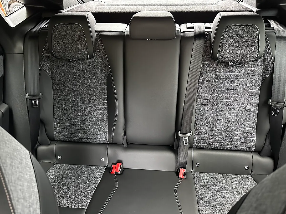 Peugeot 3008 1.2 Hybrid 145 Allure – Bild 15