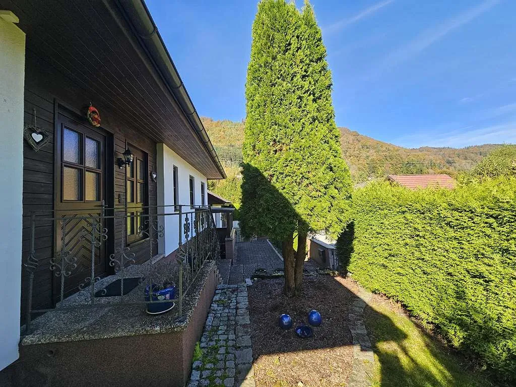 Äußerst gepflegter Bungalow mit idyllischem Garten - Ansicht 2
