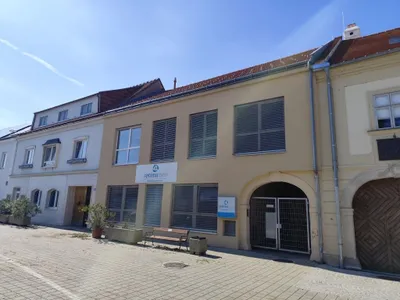 12-Zimmer-Gewerbeimmobilie mieten in Neusiedl am See – 474 m², € 13
