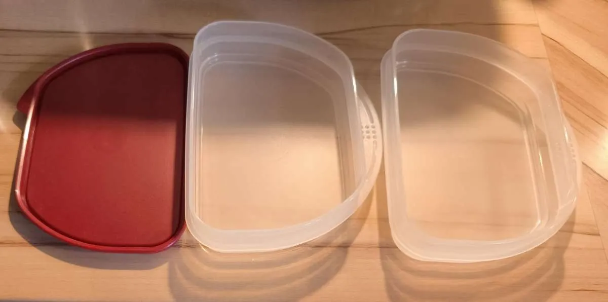 Tupperware Aufschnittdose Frischeturm Stapelbox Jause Jausenbox Lunch Lunchbox Box Aufschnitt Wurst Käse Snack Gemüse Tomaten Obst Früchte Kühlschrank stapelbar 2 Ebenen neu rot, € 18,- (8503 Oisnitz)
