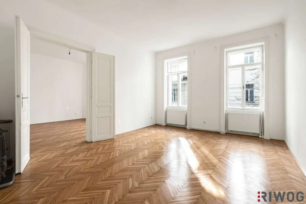 Komplett hofseitg ausgerichtete Stilaltbauwohnung im Jugendstiljuwel Schottenfelder Hof | Blick in den grünen Innenhof | Ideal auch zur WG-Nutzung - Ansicht 2