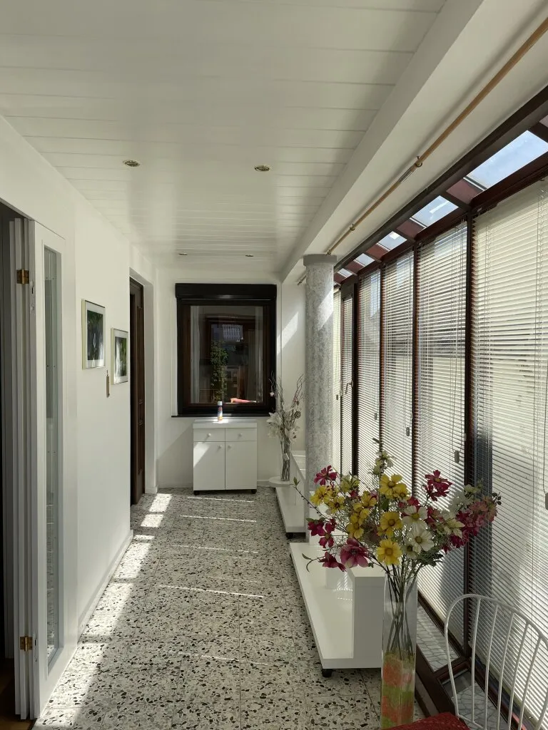 TOP-GEPFLEGTES EINFAMILIEN-HAUS MIT BEZAUBERNDEM ZIERGARTEN - GARAGE/WERKSTATT - ROHDACHBODEN - SAUNA - Prikaz 3