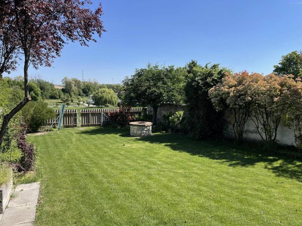 TOP-GEPFLEGTES EINFAMILIEN-HAUS MIT BEZAUBERNDEM ZIERGARTEN - GARAGE/WERKSTATT - ROHDACHBODEN - SAUNA! – pohled 2