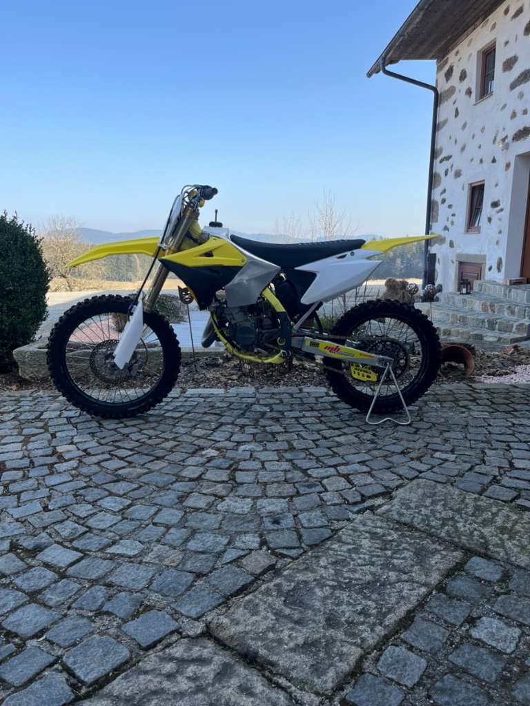 Suzuki RM 125 Motocross