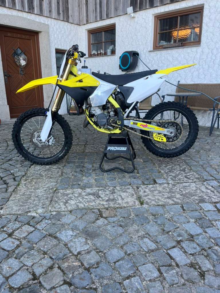 Suzuki RM 125 Motocross