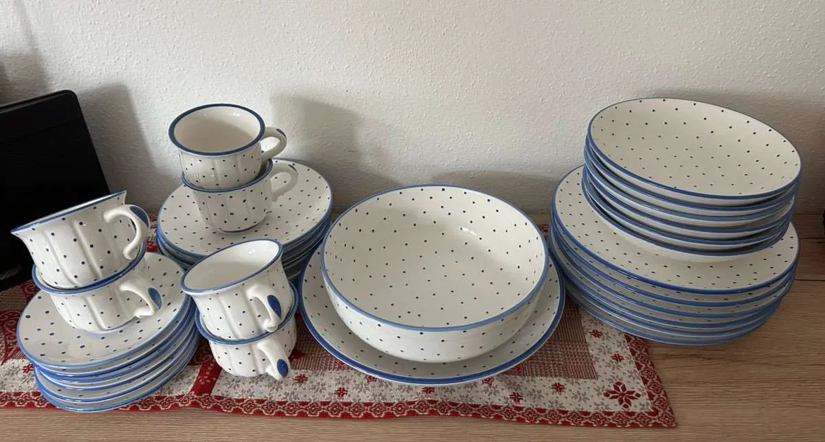 Gmundner Keramik - Blaugeflammt / Blaue Punkte - Geschirrset zu verkaufen, € 160,- (9500 Villach)