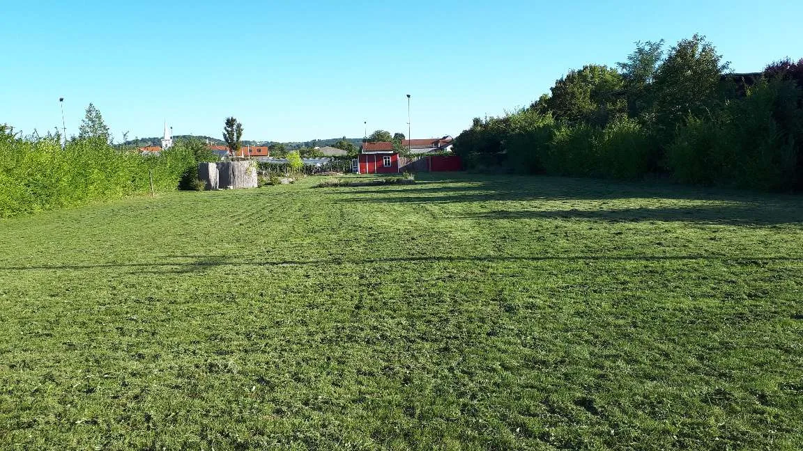 Sonniges, ebenes und breites Baugrundstück von 2.879m² (Teilkauf möglich) in Ortsrandlage mit Weitblick auf das Leithagebirge zu verkaufen - optional kann Grünland (7.840m²) mit verpachtet werden - Ansicht 3