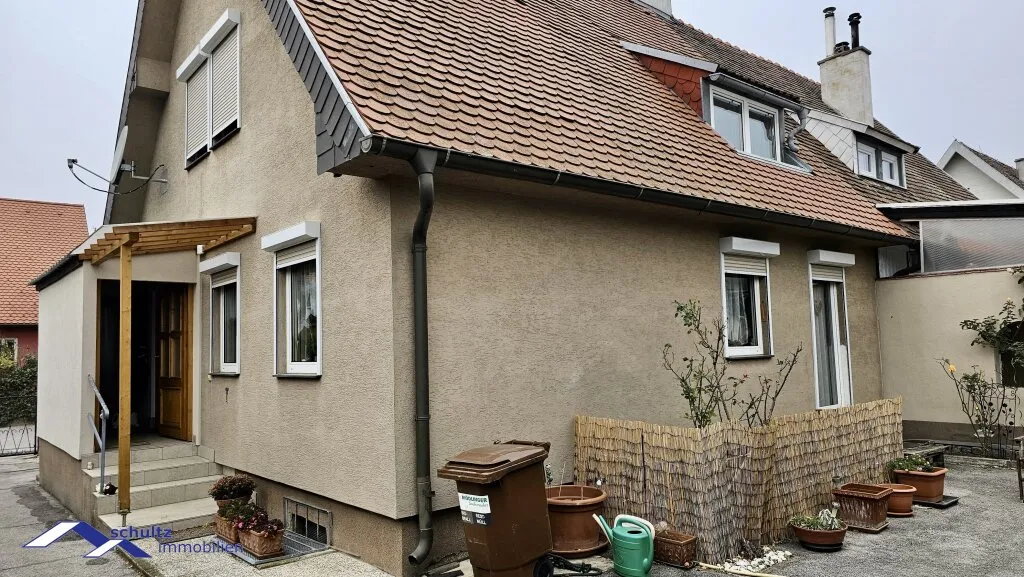 SCHULTZ IMMOBILIEN - Einfamilienhaus mit Potenzial in begehrter Lage! - Ansicht 3
