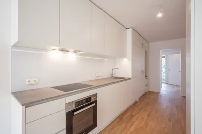 ASG IV-Qualitatives Wohnen in urbaner Lage: hochwertiger 1-Zimmer ZWEITBEZUG mit Balkon! Tischler-Einbaumöbel! +Provisionsfrei+ – Bild 2